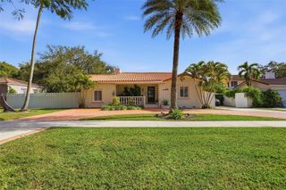 565 South Dr, Miami Springs, FL 33166