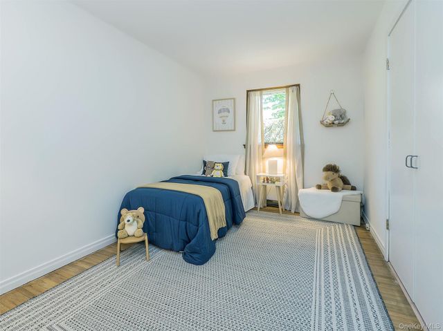 10 Jeannette Drive, Port Washington, NY 11050