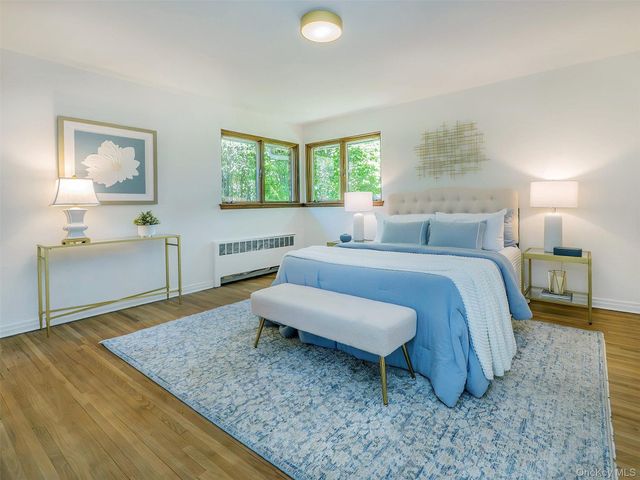 10 Jeannette Drive, Port Washington, NY 11050