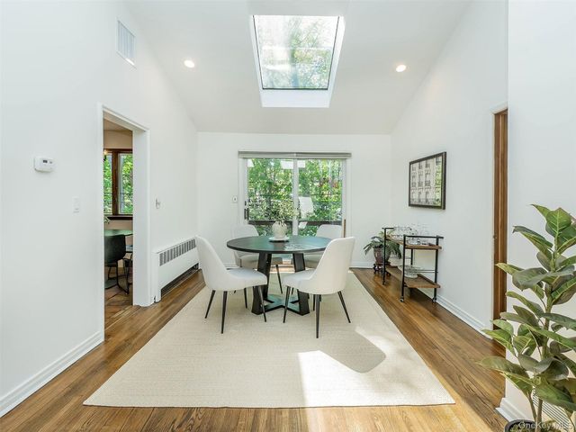 10 Jeannette Drive, Port Washington, NY 11050