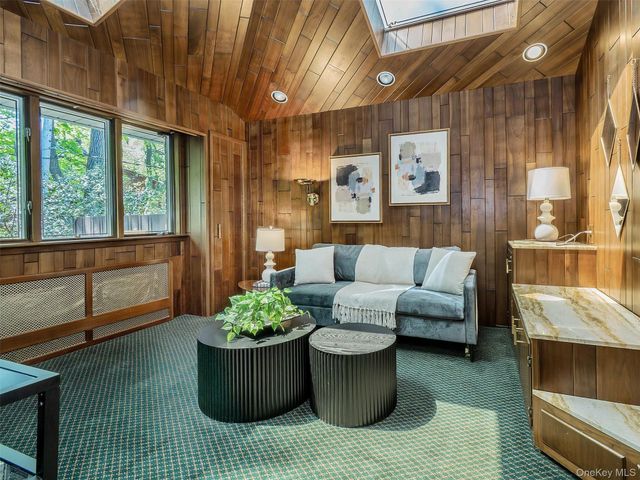 10 Jeannette Drive, Port Washington, NY 11050