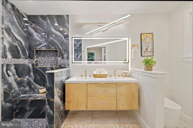 700 HILTON AVE, Baltimore, MD 21228