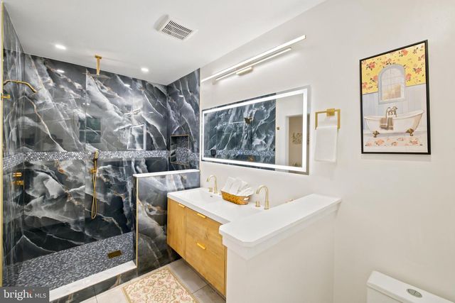 700 HILTON AVE, Baltimore, MD 21228