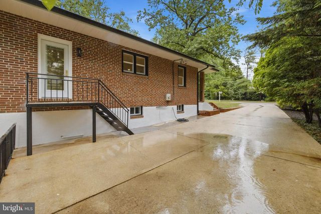 700 HILTON AVE, Baltimore, MD 21228
