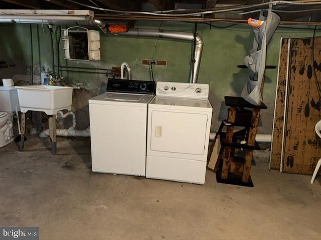 2425 S ROSEWOOD ST, Philadelphia, PA 19145