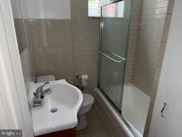 2425 S ROSEWOOD ST, Philadelphia, PA 19145