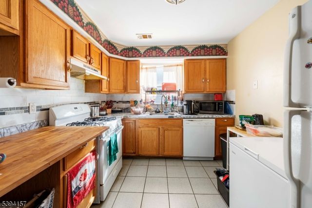 1073 Bond St, Elizabeth City, NJ 07201