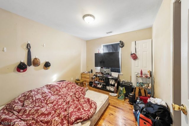 1073 Bond St, Elizabeth City, NJ 07201