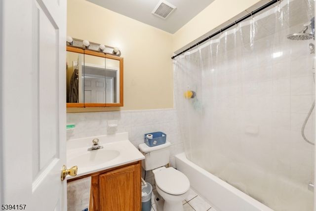 1073 Bond St, Elizabeth City, NJ 07201