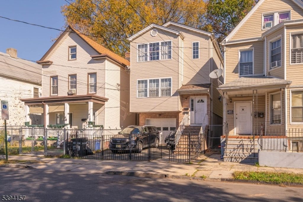 1073 Bond St, Elizabeth City, NJ 07201