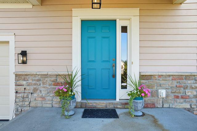 322 Weatherburn Drive, Pataskala, OH 43062