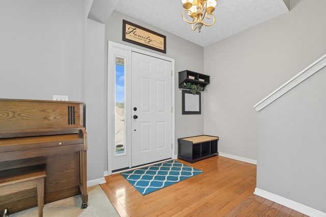 322 Weatherburn Drive, Pataskala, OH 43062