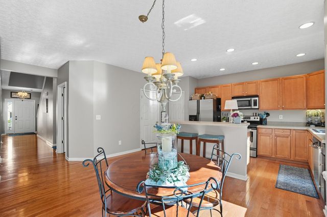 322 Weatherburn Drive, Pataskala, OH 43062