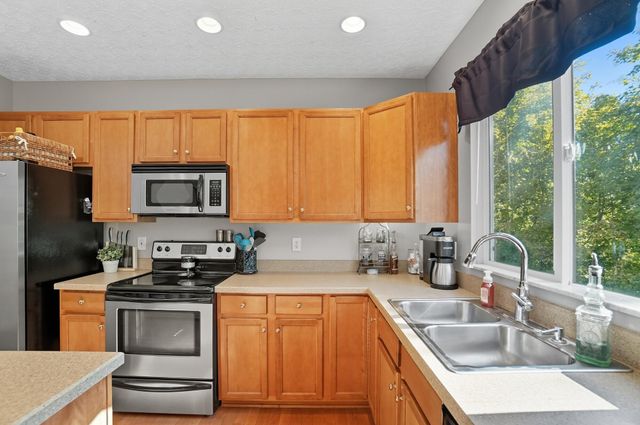 322 Weatherburn Drive, Pataskala, OH 43062