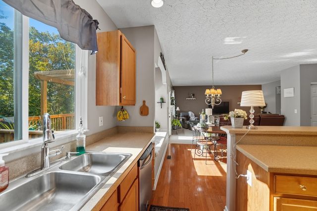 322 Weatherburn Drive, Pataskala, OH 43062