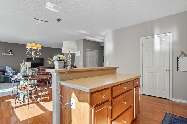 322 Weatherburn Drive, Pataskala, OH 43062