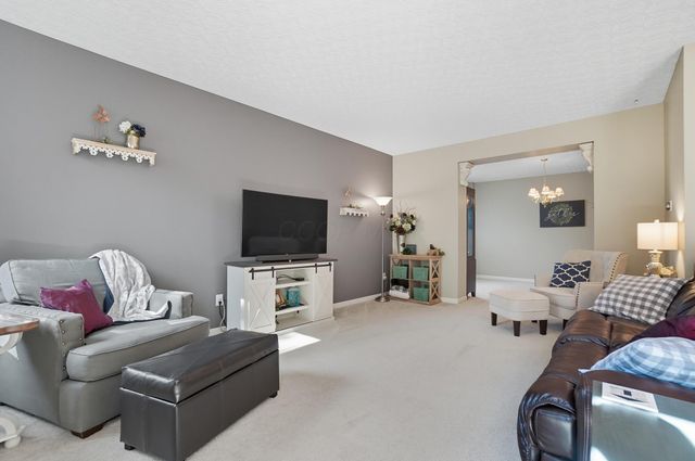 322 Weatherburn Drive, Pataskala, OH 43062