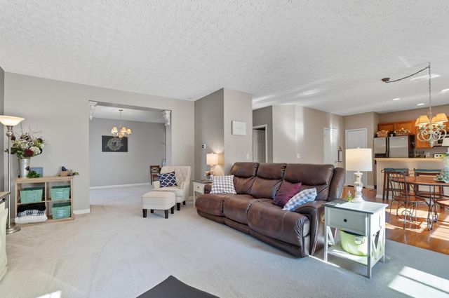 322 Weatherburn Drive, Pataskala, OH 43062