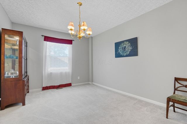 322 Weatherburn Drive, Pataskala, OH 43062