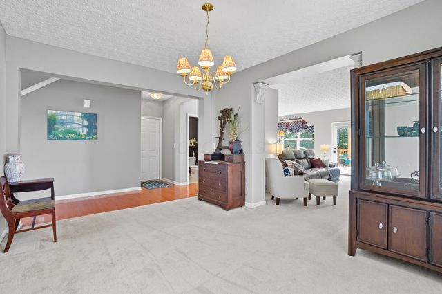 322 Weatherburn Drive, Pataskala, OH 43062