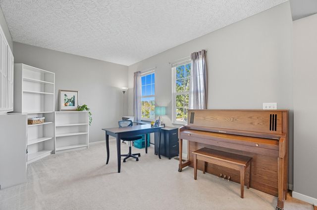 322 Weatherburn Drive, Pataskala, OH 43062