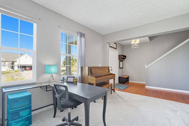 322 Weatherburn Drive, Pataskala, OH 43062