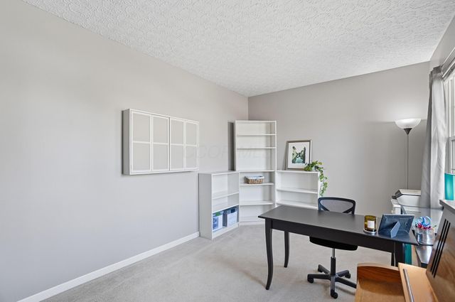 322 Weatherburn Drive, Pataskala, OH 43062