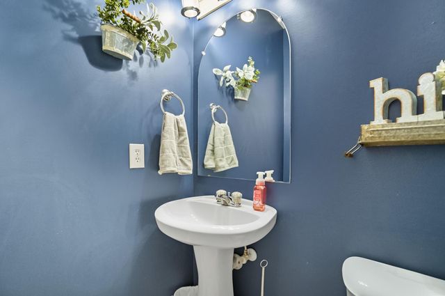 322 Weatherburn Drive, Pataskala, OH 43062