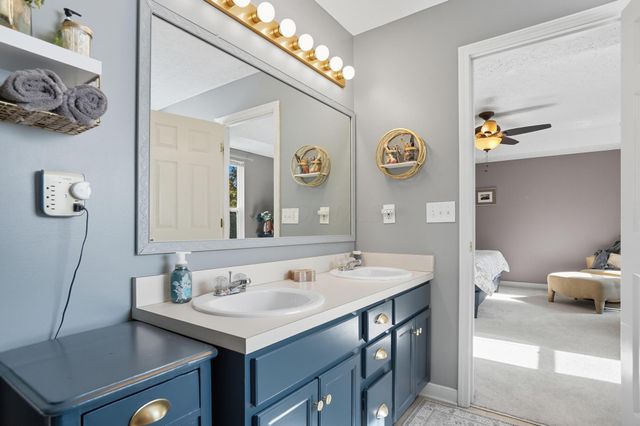 322 Weatherburn Drive, Pataskala, OH 43062