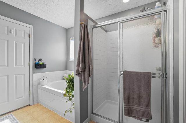 322 Weatherburn Drive, Pataskala, OH 43062