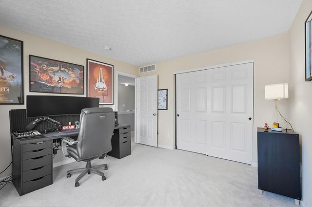 322 Weatherburn Drive, Pataskala, OH 43062