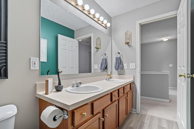 322 Weatherburn Drive, Pataskala, OH 43062