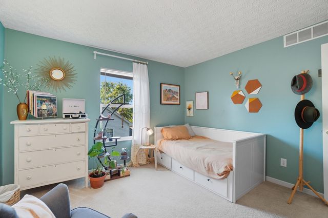 322 Weatherburn Drive, Pataskala, OH 43062