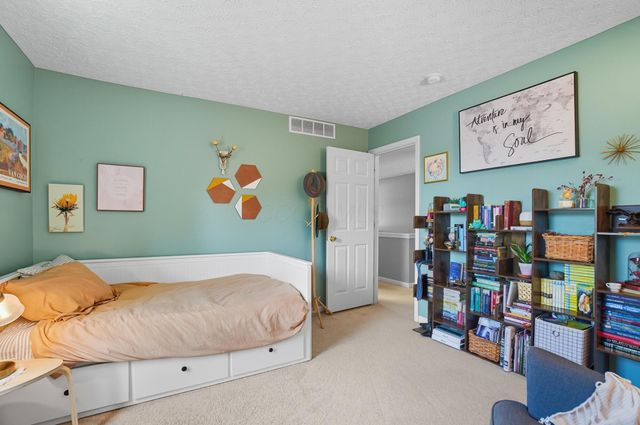 322 Weatherburn Drive, Pataskala, OH 43062