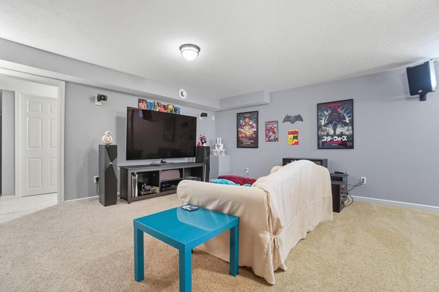 322 Weatherburn Drive, Pataskala, OH 43062