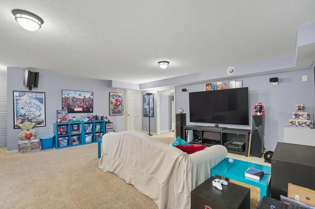 322 Weatherburn Drive, Pataskala, OH 43062