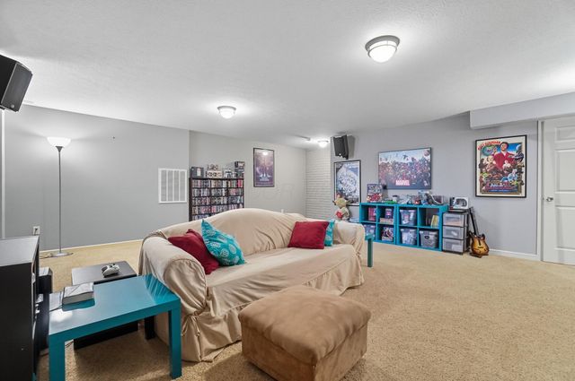 322 Weatherburn Drive, Pataskala, OH 43062