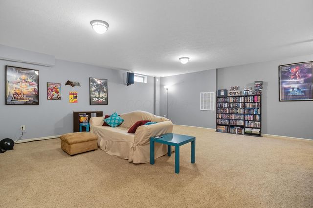 322 Weatherburn Drive, Pataskala, OH 43062