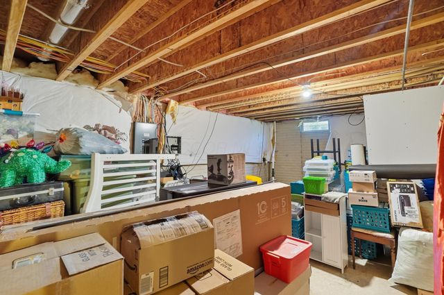 322 Weatherburn Drive, Pataskala, OH 43062