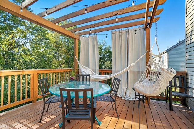 322 Weatherburn Drive, Pataskala, OH 43062