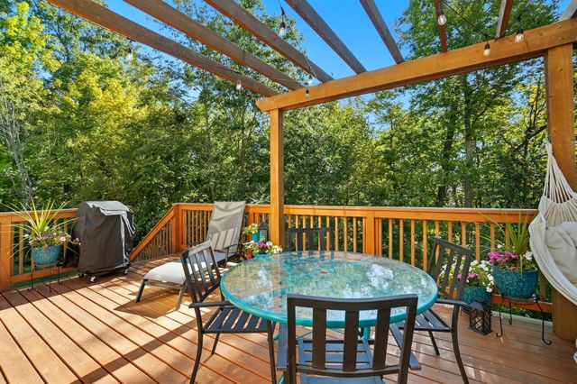 322 Weatherburn Drive, Pataskala, OH 43062