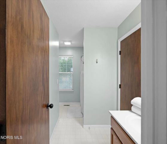 3519 Indian Oaks Lane, Toledo, OH 43617