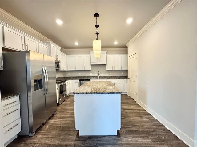 904 NE Heights Lane, Bentonville, AR 72712