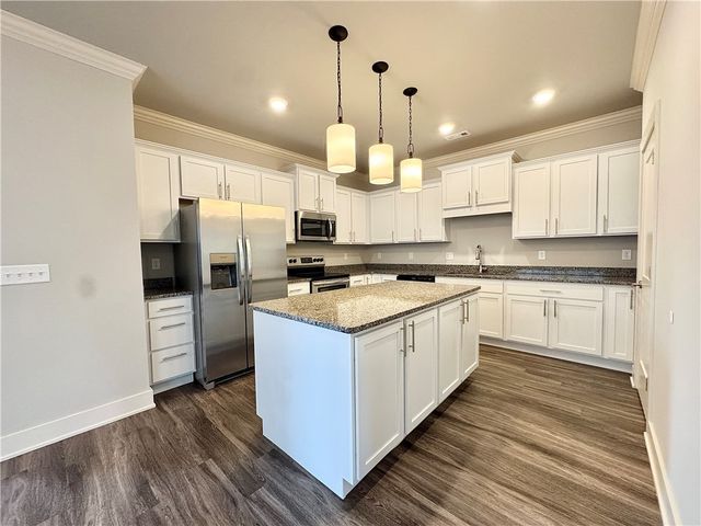 904 NE Heights Lane, Bentonville, AR 72712