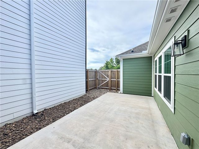 904 NE Heights Lane, Bentonville, AR 72712