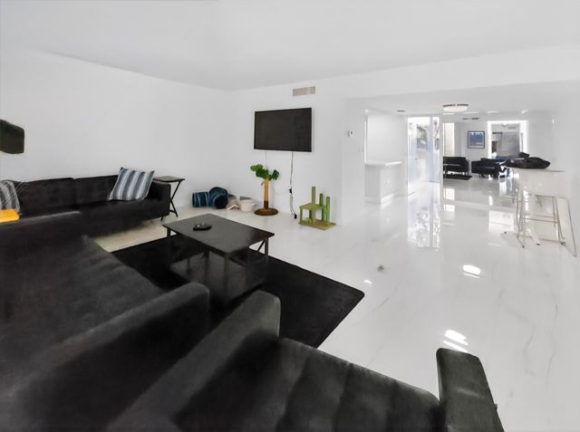 8401 W Sample Road 5, Coral Springs, FL 33065