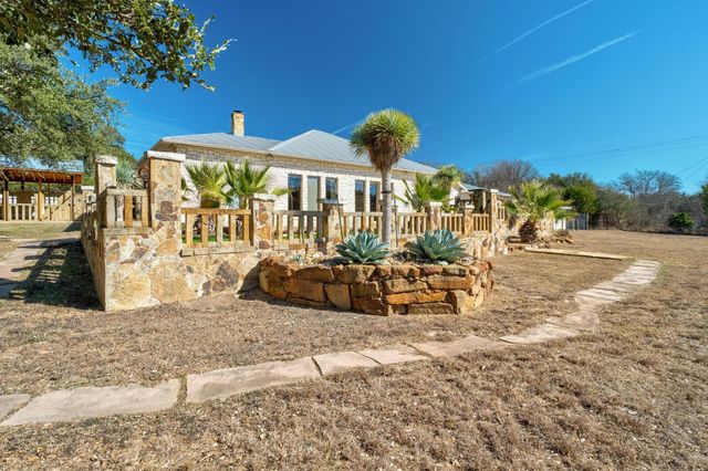 340 Barton Ranch RD, Dripping Springs, TX 78620