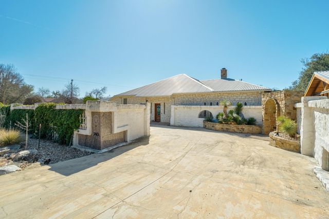 340 Barton Ranch RD, Dripping Springs, TX 78620