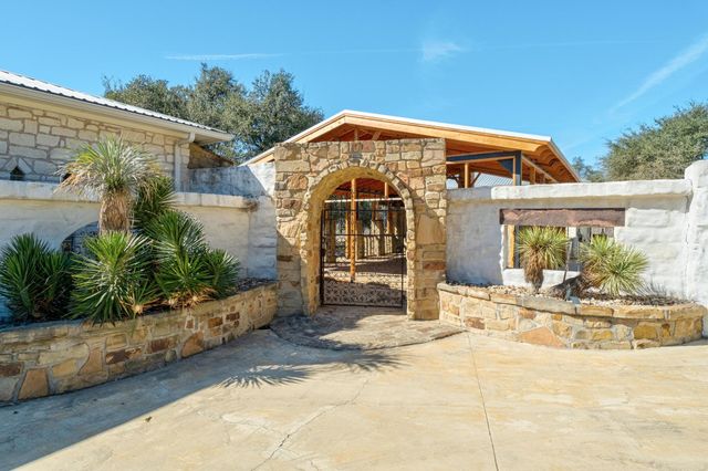 340 Barton Ranch RD, Dripping Springs, TX 78620