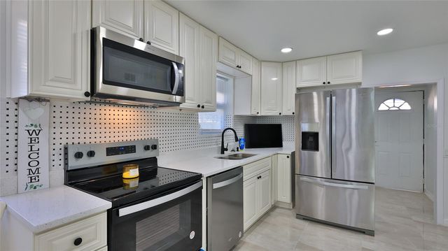 326 HOBART AVENUE, Daytona Beach, FL 32114